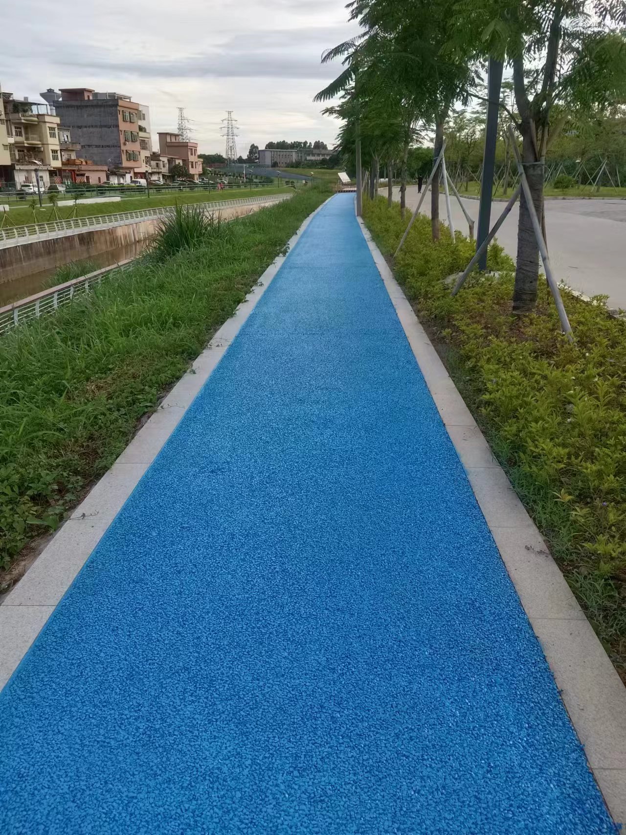 彩色强固透水混凝土人行道