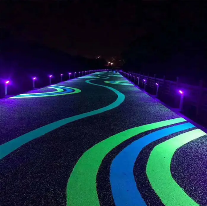 彩色透水胶粘石嵌夜光石路面案例